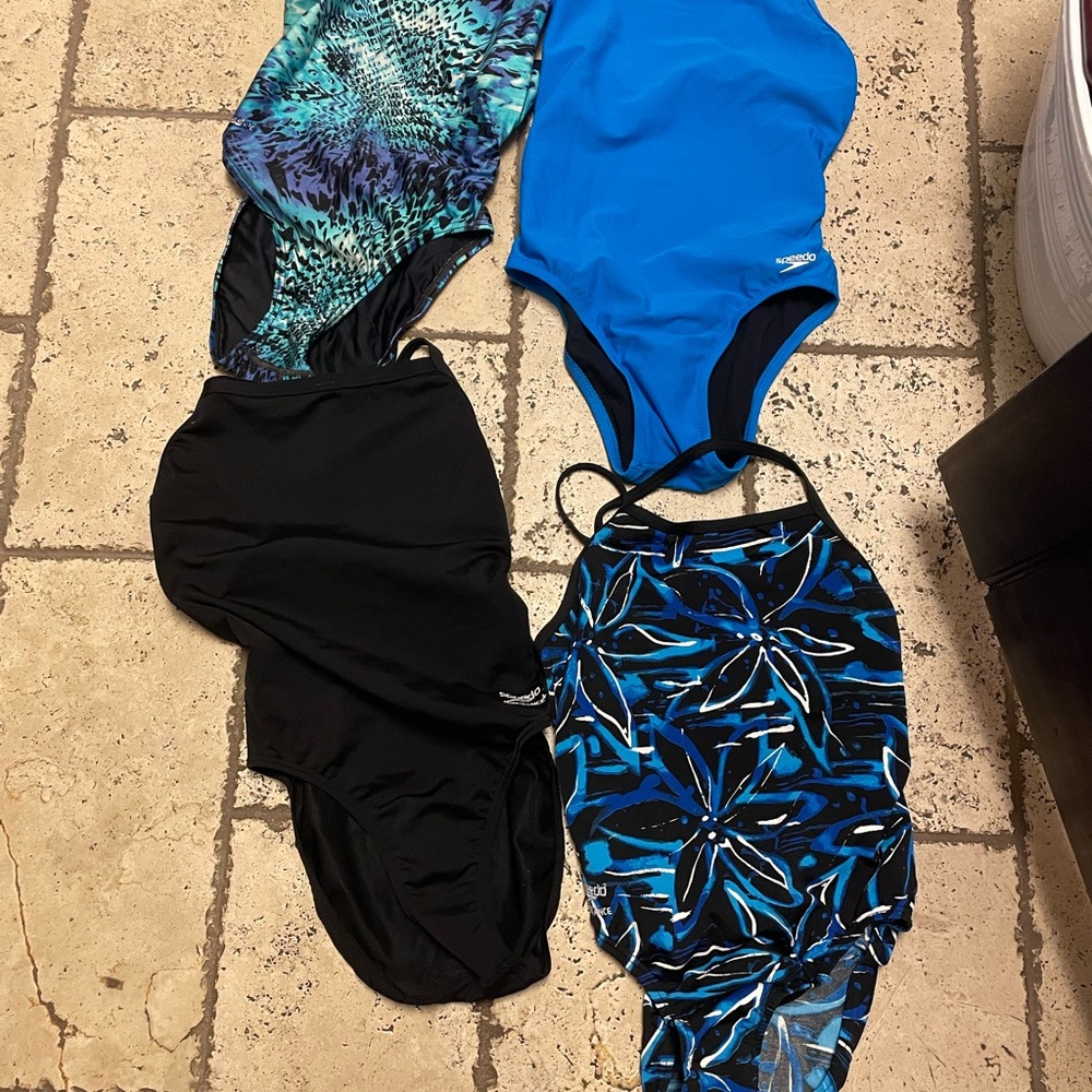 Lot 4 SPEEDO 6/32 swimsuits
